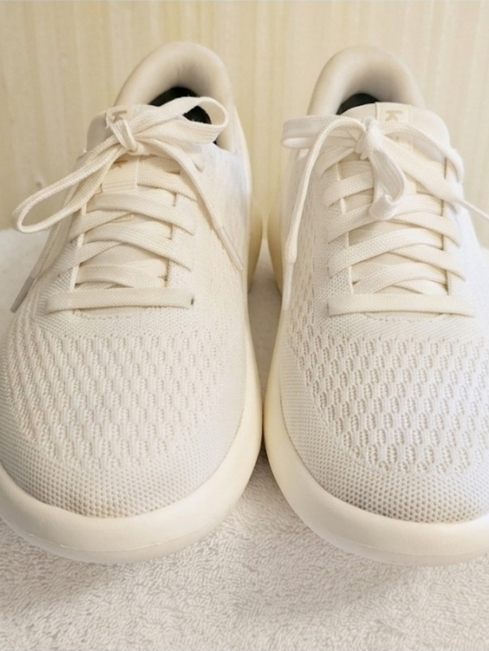 Kizik Athens Hands-Free Premium Sneakers | Cream / Off-White